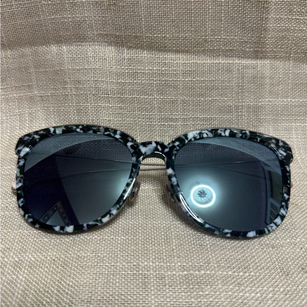 💔💔NO LONGER FOR SALE💔💔Dior Blue and White Floral Patterned Sunglasses